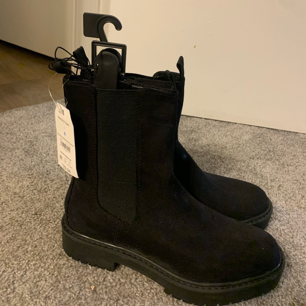 Time and Tru women’s mid shaft Chelsea boot